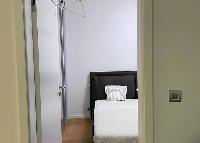 Peaceful Escape & Cozy Backyard Apartment Prag