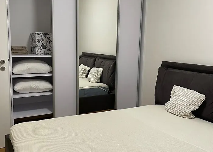 Peaceful Escape & Cozy Backyard Apartment Prag